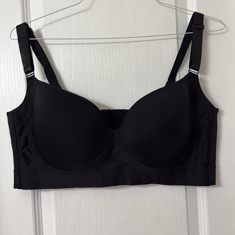 Black 44/100 E bra with 8 hooks